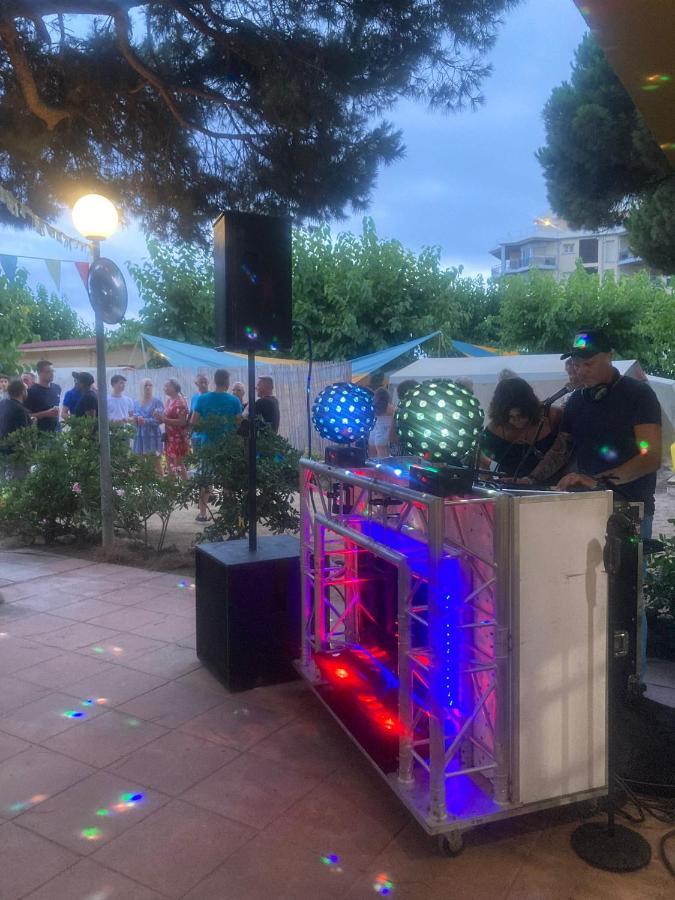 Camping El Pinar Platja سانتا سوزانا المظهر الخارجي الصورة